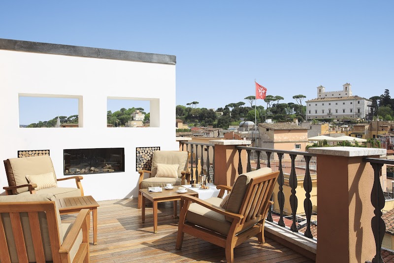 Portrait Roma — Via Condotti — Spanish Steps