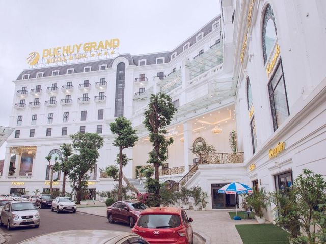 Duc Huy Grand Hotel and Spa — 32.5 km away from Bac Ha Market Sa Pa