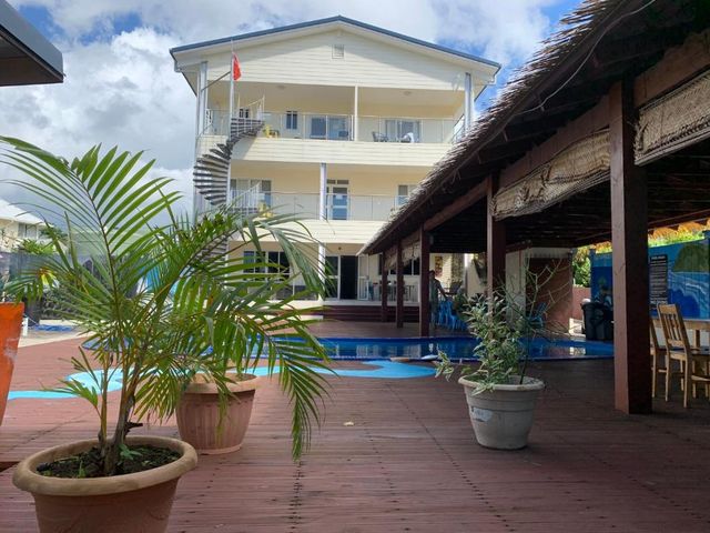 Alec's Hotel — 2.4 km away from Robert Louis Stevenson Museum Samoa