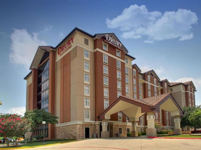 Drury Inn & Suites San Antonio Northwest Medical Center — 2.8 km away from University Health