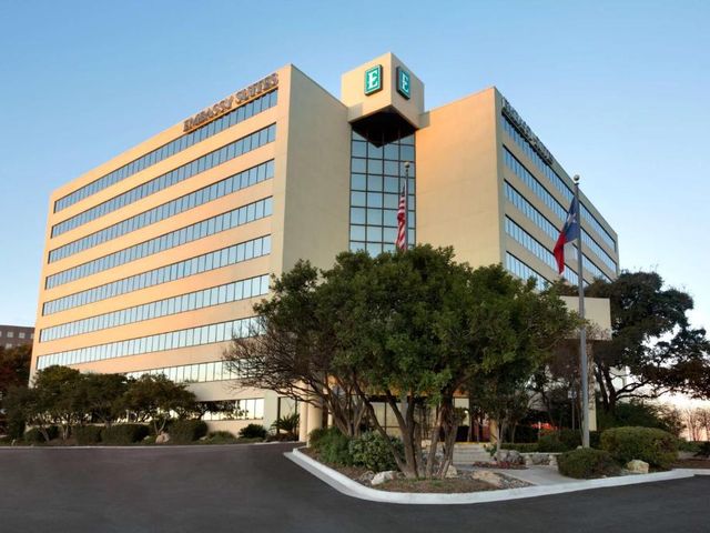 Embassy Suites San Antonio Airport — 1.4 km from the airport