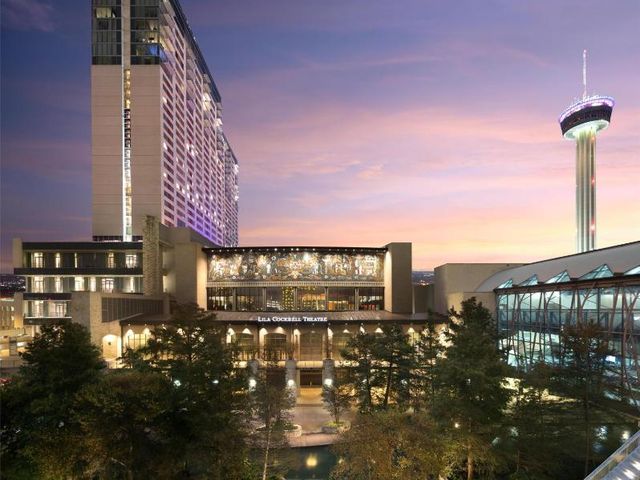 Grand Hyatt San Antonio River Walk — 600 m away from Alamodome