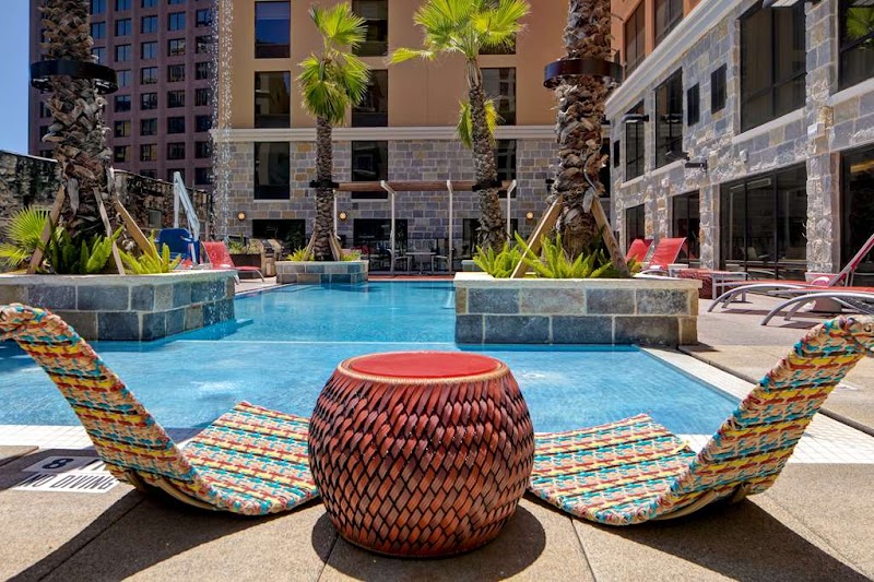 Hampton Inn & Suites San Antonio Riverwalk — Downtown / River Walk