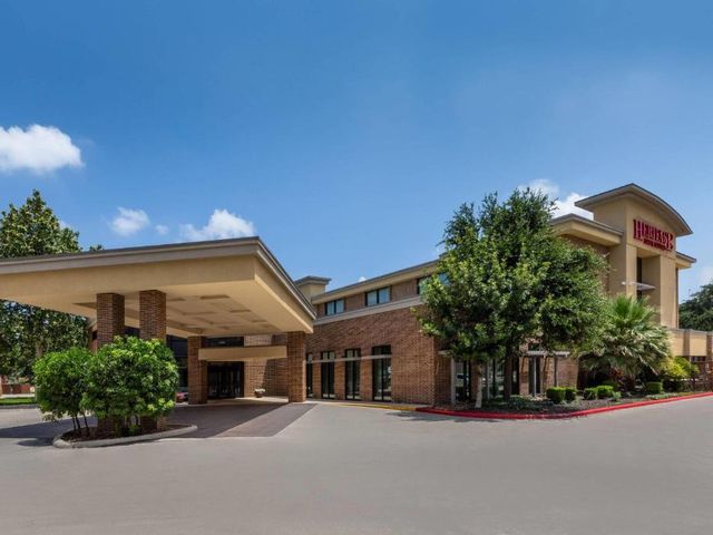 Heritage Inn & Suites San Antonio Airport, Trademark Wyndham — 1.9 km from the airport