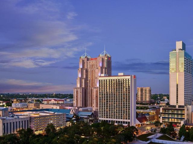 San Antonio Marriott Rivercenter on the River Walk — 350 m away from The Alamo
