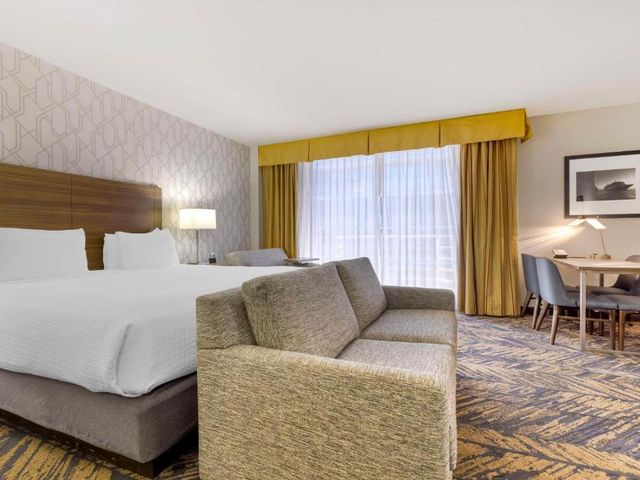 Best Western Plus Bayside Inn — 800 m away from USS Midway Museum
