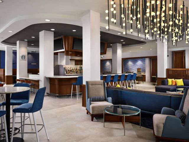 Courtyard by Marriott San Diego Mission Valley/Hotel Circle — 1.2 km away from Scripps Health