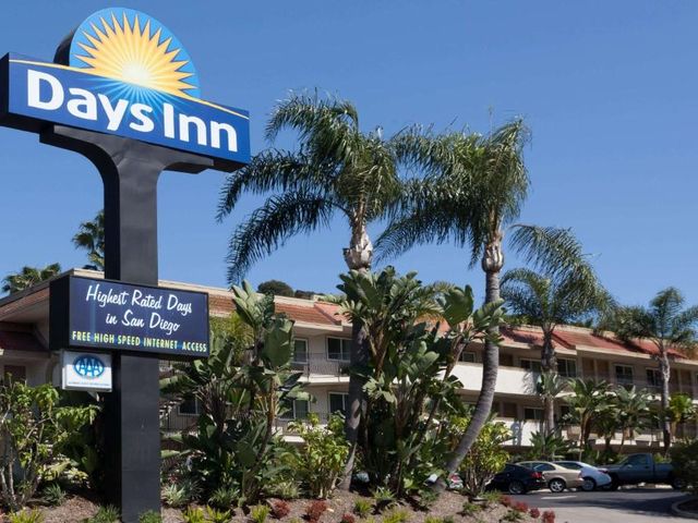 Days Inn by Wyndham San Diego Hotel Circle — 1.2 km away from Scripps Health