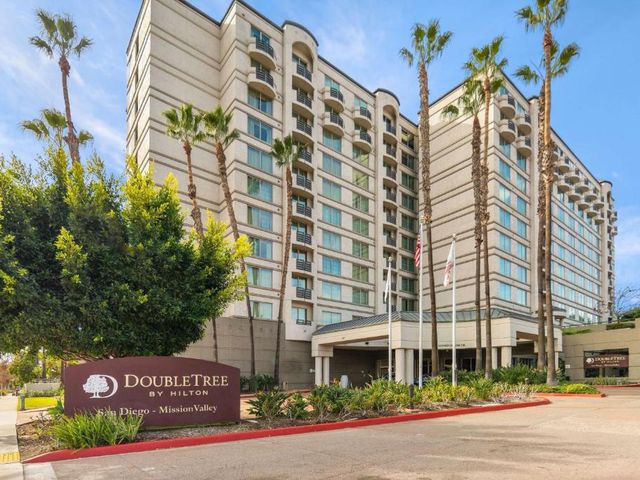 DoubleTree by Hilton San Diego-Mission Valley — 3.8 km away from Snapdragon Stadium