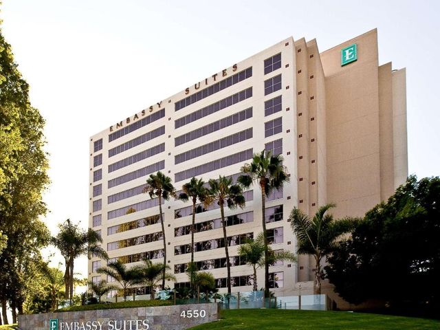 Embassy Suites by Hilton San Diego La Jolla — 2.5 km away from UCSD