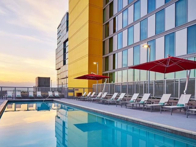 SpringHill Suites by Marriott San Diego Downtown/Bayfront — 250 m away from USS Midway Museum