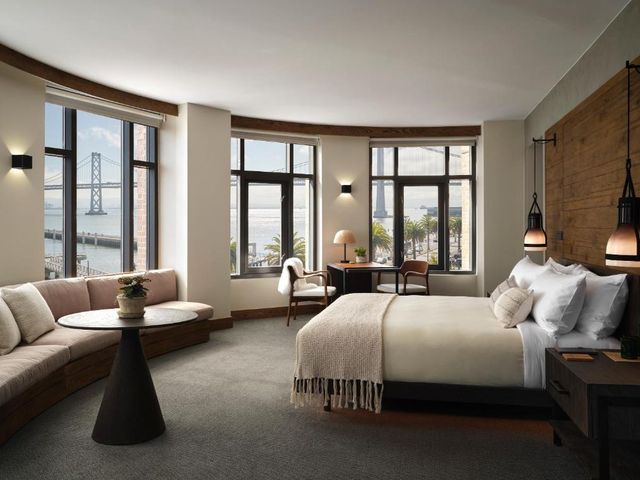 1 Hotel San Francisco — 500 m away from Dreamforce (Salesforce)