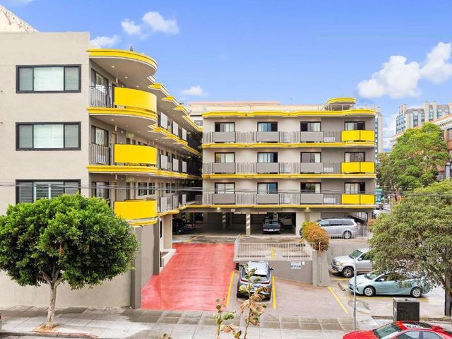 Best Western Red Coach Inn — 1.4 km away from Painted Ladies