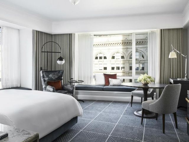 Four Seasons Hotel San Francisco — 800 m away from Dreamforce (Salesforce)