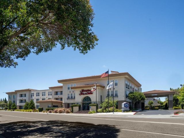 Hampton Inn & Suites Mountain View — 3.1 km away from Google I/O