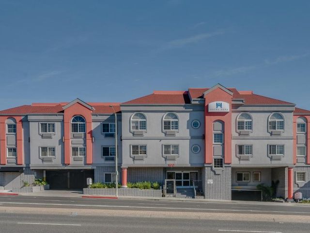 Hotel Aura SFO Airport — 2 km from the airport