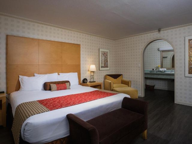 Menlo Park Inn — 2.6 km away from Stanford Health Care