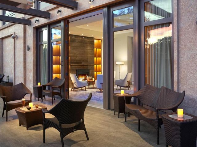 The Clement Hotel — 1 km away from Stanford University