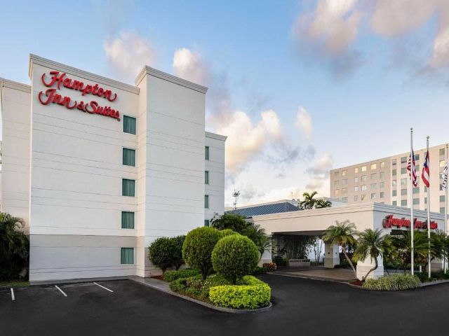 Hampton Inn & Suites San Juan — 1.3 km from the airport