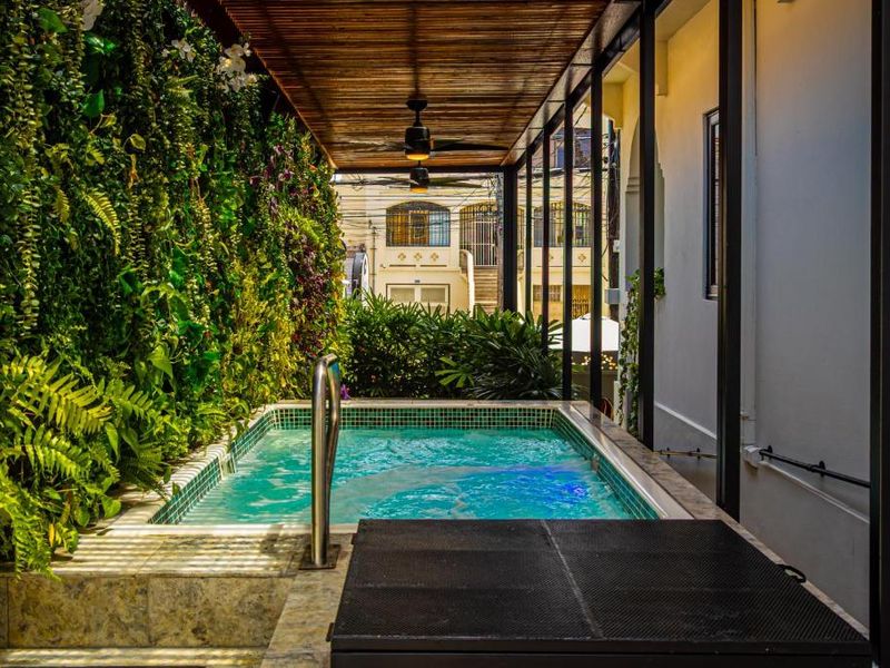 Patio Elba Boutique Hotel — Santurce
