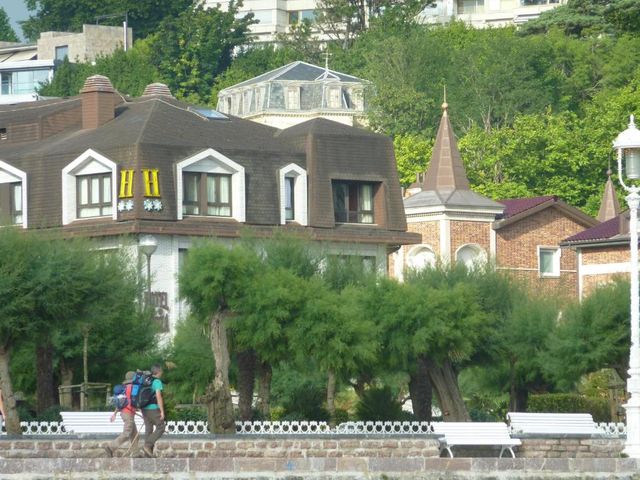Hotel Ezeiza — 1.3 km away from Monte Igueldo San Sebastian