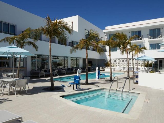 Courtyard by Marriott Santa Barbara Downtown — 1.2 km away from Santa Barbara Mission