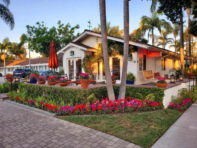 Marina Beach Hotel — 600 m away from Stearns Wharf Santa Barbara