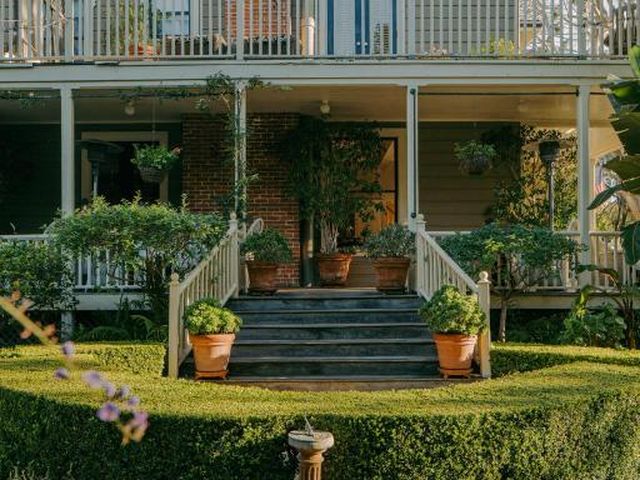 Simpson House Inn — 1 km away from Santa Barbara Mission