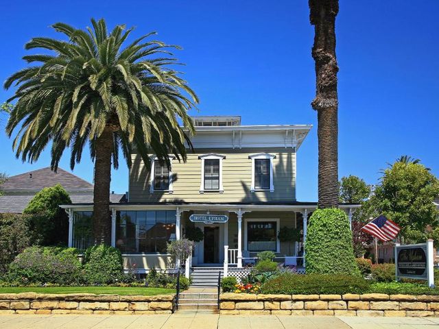 The Upham Hotel — 1.6 km away from Santa Barbara Mission