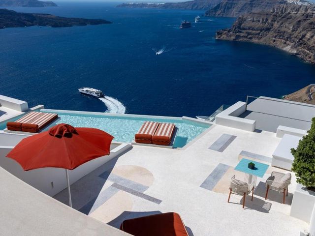 Alti Santorini Luxury Suites — 600 m away from Fira Caldera Santorini