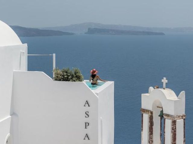Aspaki by Art Maisons — 150 m away from Oia Sunset Point Santorini