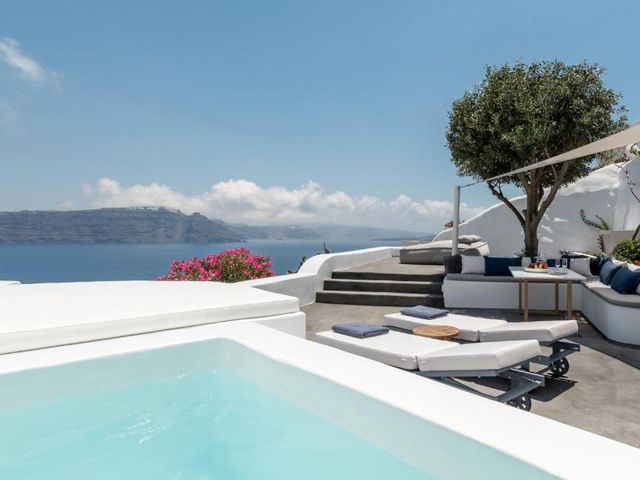 Chelidonia Luxury Suites — 200 m away from Oia Sunset Point Santorini