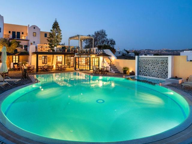 Kalimera Hotel — 900 m away from Akrotiri Archaeological Site Santorini