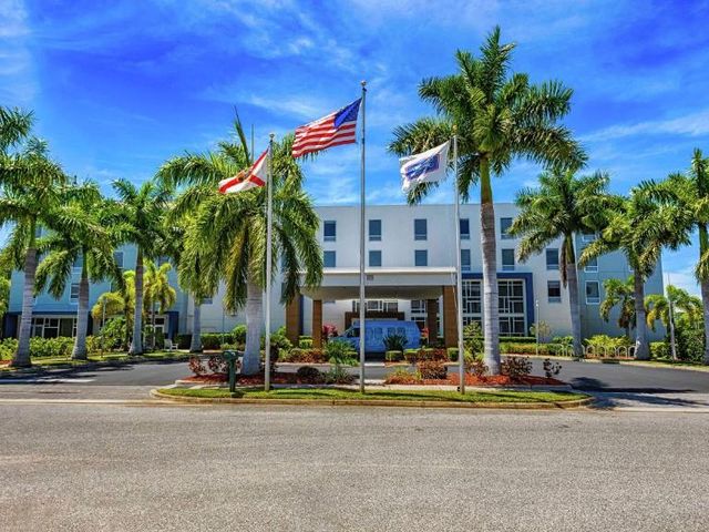 Hampton Inn & Suites Sarasota / Bradenton — 1 km away from Ringling Museum Sarasota
