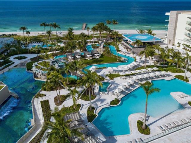 The St. Regis Longboat Key Resort — 5 km away from St Armands Circle Sarasota