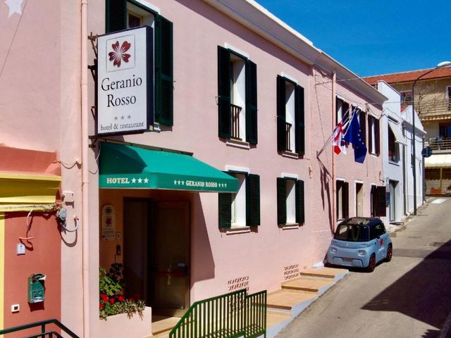 Hotel Geranio Rosso — 3.1 km away from La Pelosa Beach Sardinia