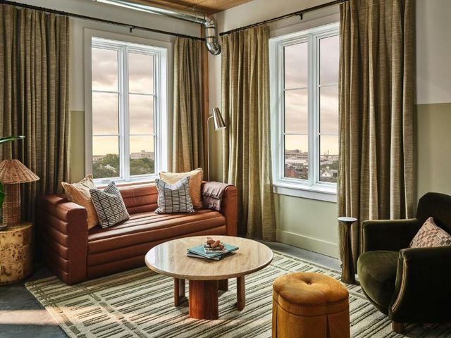 The Ann Savannah, Apartments by Marriott Bonvoy — 1.3 km away from Forsyth Park