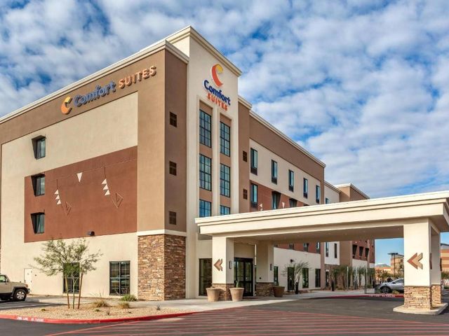 Comfort Suites Scottsdale Talking Stick Entertainment District — 500 m away from Salt River Fields