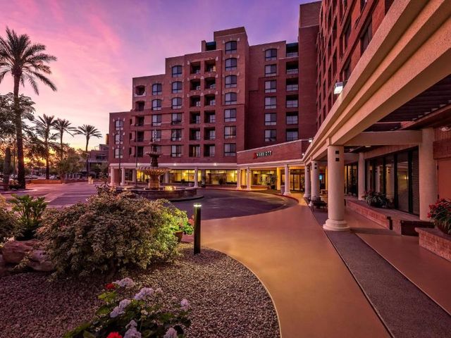 Scottsdale Marriott Old Town — 600 m away from Scottsdale Museum of Contemporary Art