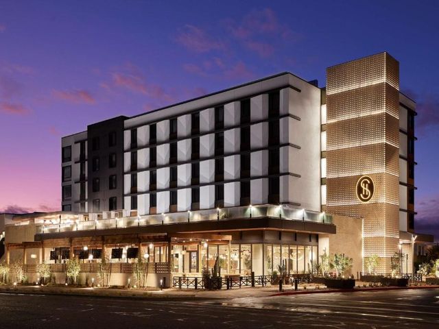 Senna House Hotel Scottsdale, Curio Collection By Hilton — 1.2 km away from Scottsdale Museum of Contemporary Art