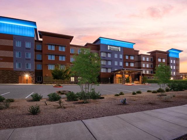 Staybridge Suites - Scottsdale - Talking Stick by IHG — 450 m away from Salt River Fields