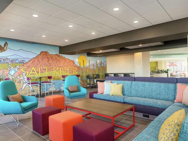 Tru By Hilton Scottsdale Salt River — 1.3 km away from Salt River Fields