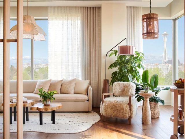 1 Hotel Seattle — 1.1 km away from Fred Hutchinson Cancer Center