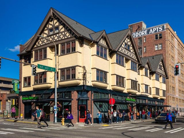 College Inn Hotel — 40 m away from University of Washington