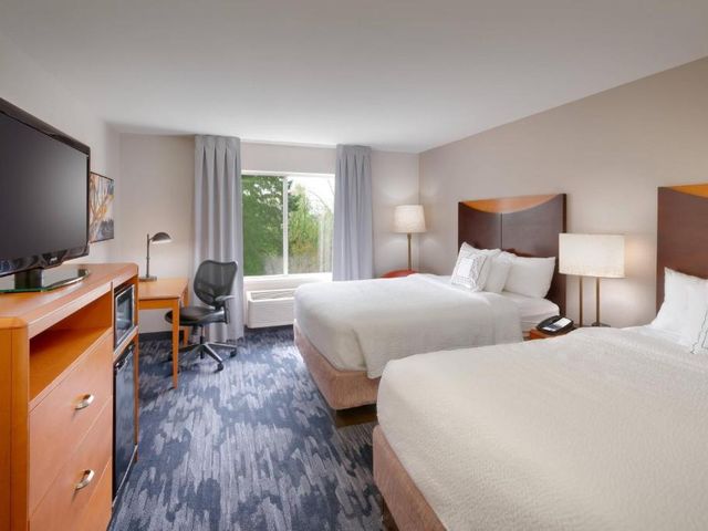 Fairfield Inn & Suites Seattle Bellevue/Redmond — 1.7 km away from Microsoft Build