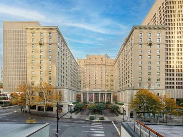 Fairmont Olympic Hotel — 400 m away from Washington State Convention Center