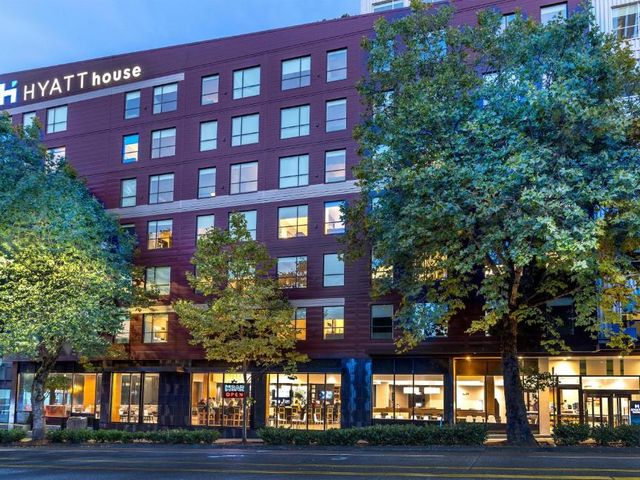 Hyatt House Seattle Downtown — 150 m away from Museum of Pop Culture