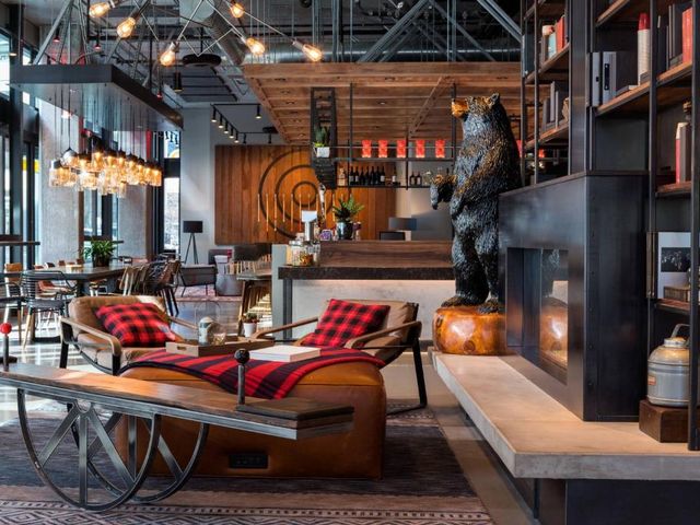 MOXY Seattle Downtown — 600 m away from Fred Hutchinson Cancer Center