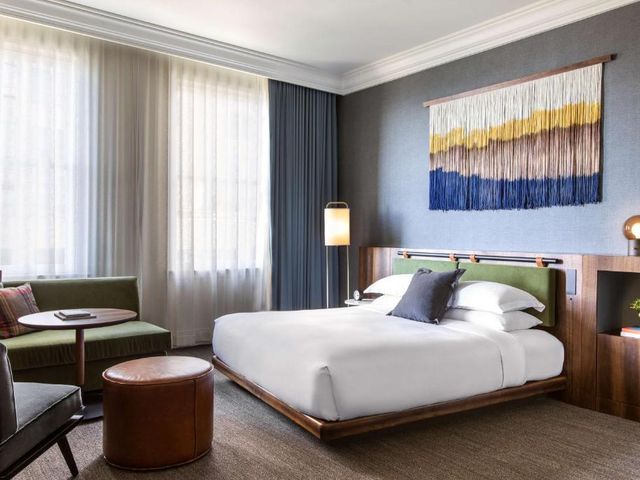 The Alexis Royal Sonesta Hotel Seattle — 1.5 km away from T-Mobile Park