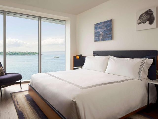 Thompson Seattle, by Hyatt — 150 m away from Pike Place Market